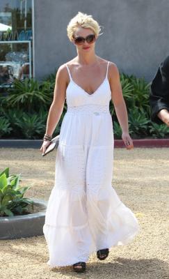 Britney Spears: Sexy In White Long Dress